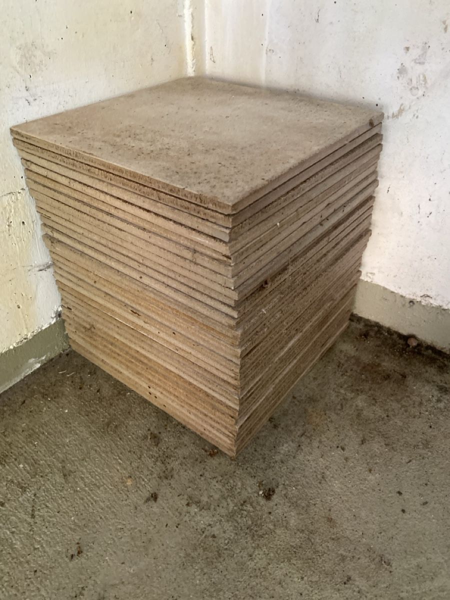 Rivestimenti per pavimenti: 28 Bodenplatten beige 30.5x30.5 – Nuovo (secondo la descrizione) da Bergdietikon venduto da EnKaSaLe 1