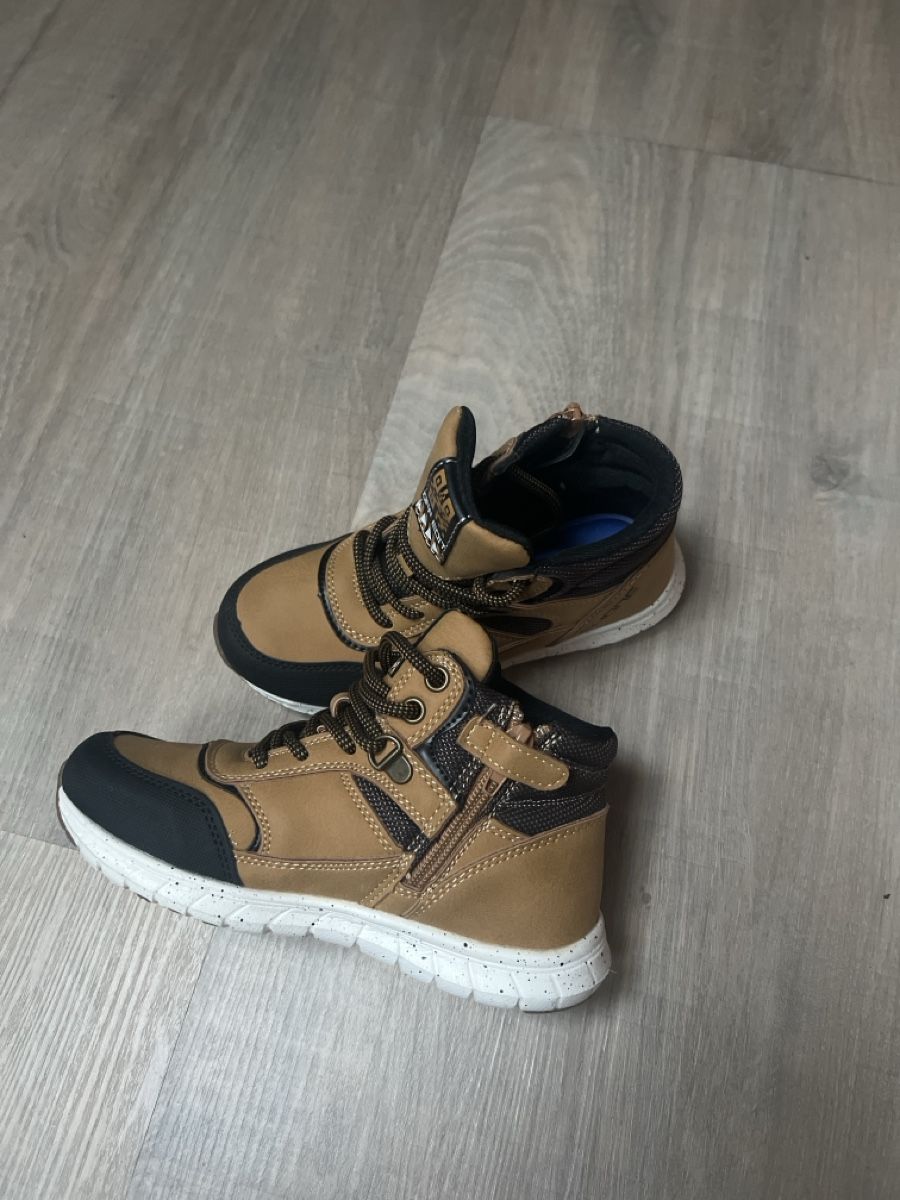 Scarpe per ragazzi: Children spring light shoes 31 – Nuovo e nell'imballaggio originale da Bachenbülach venduto da Dana_Ondrasik 2