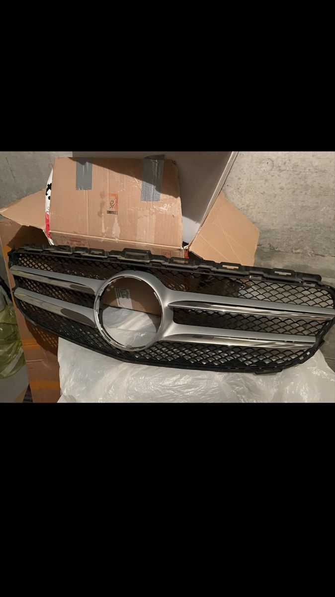 Mercedes-Benz Alle Autoersatzteile: Mercedes W205 Original Grill – Gebraucht aus Rümlang von