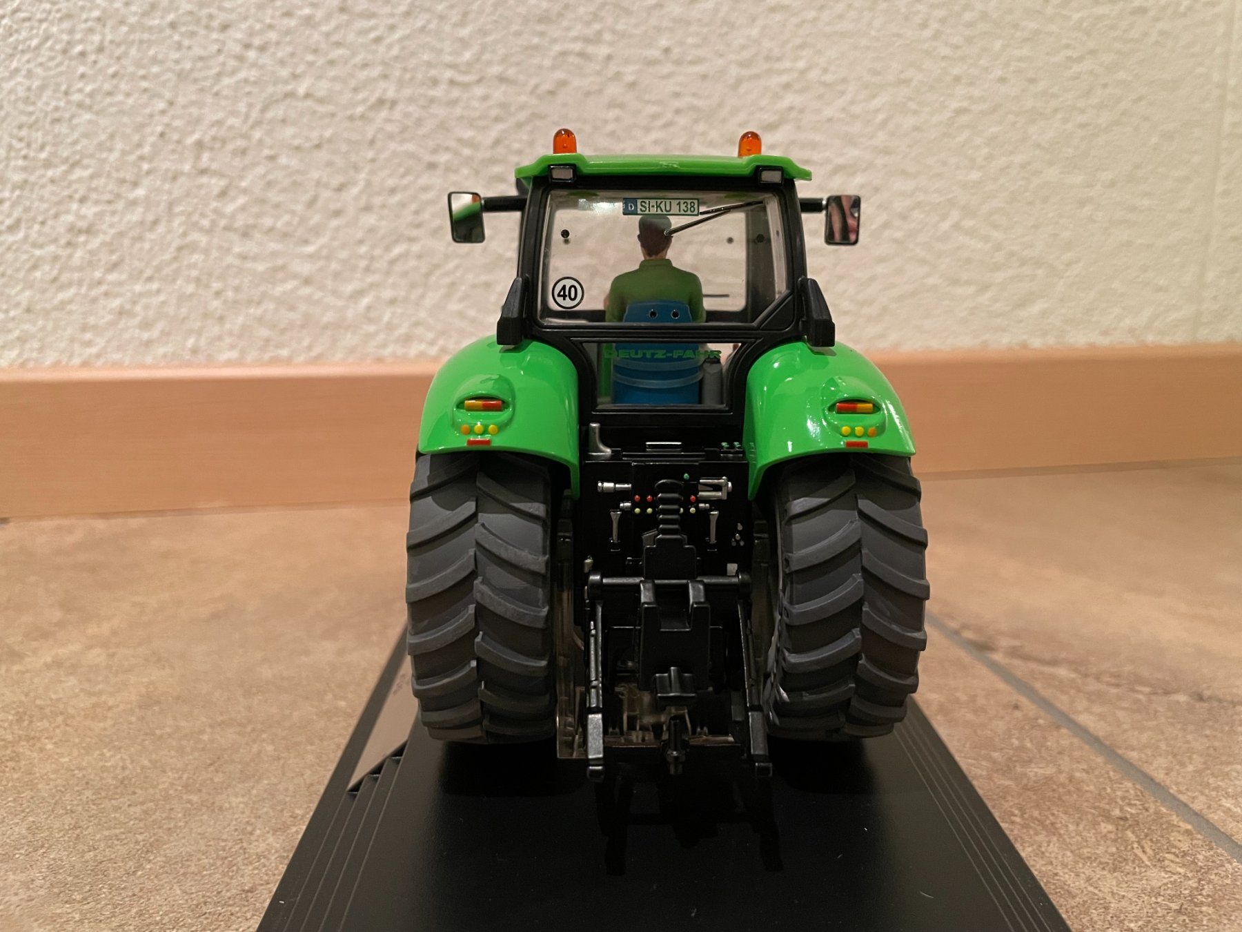 Deutz Trattori: SIKU Deutz Agrotron 235 – Nuovo e nell'imballaggio originale da Kreuzlingen venduto da Stefan1150 3