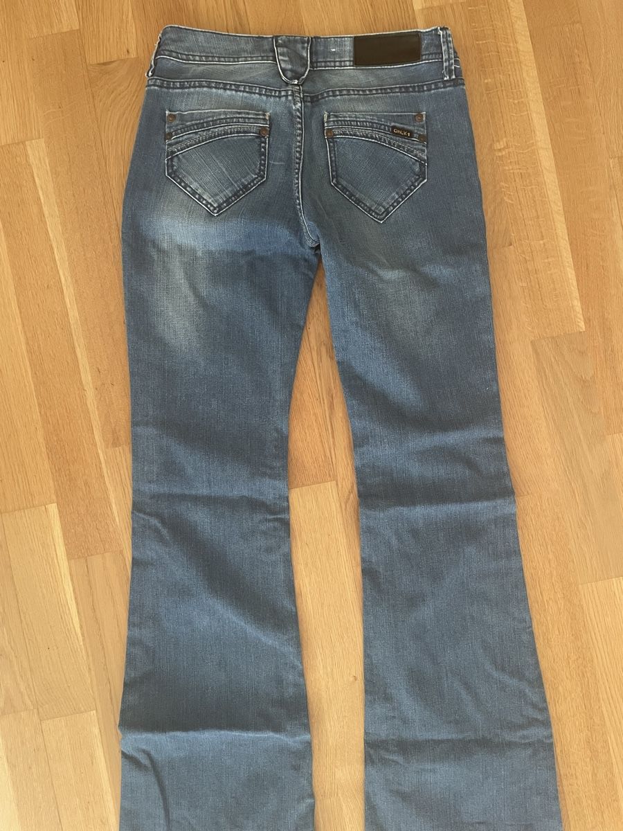Only Jeans: Flared Low Jeans Only 26/34 – Usato da Greifensee venduto da cosma76 1