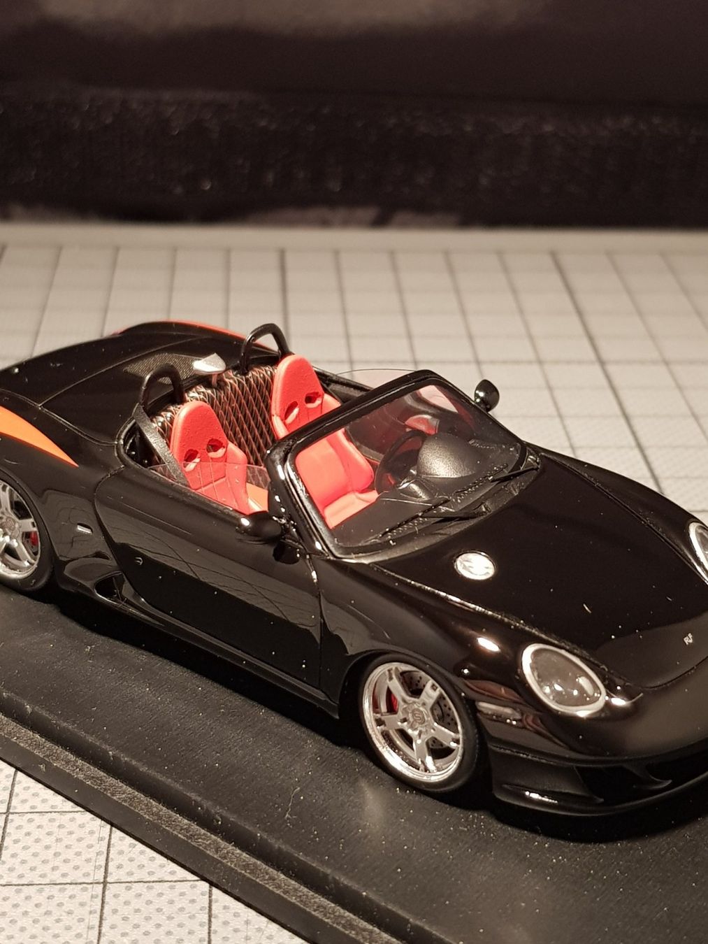 Spark Modellini d'auto: RUF RK Spyder 2006 – Nuovo e nell'imballaggio originale da Chézard-St-Martin venduto da AlPat-Collections 2