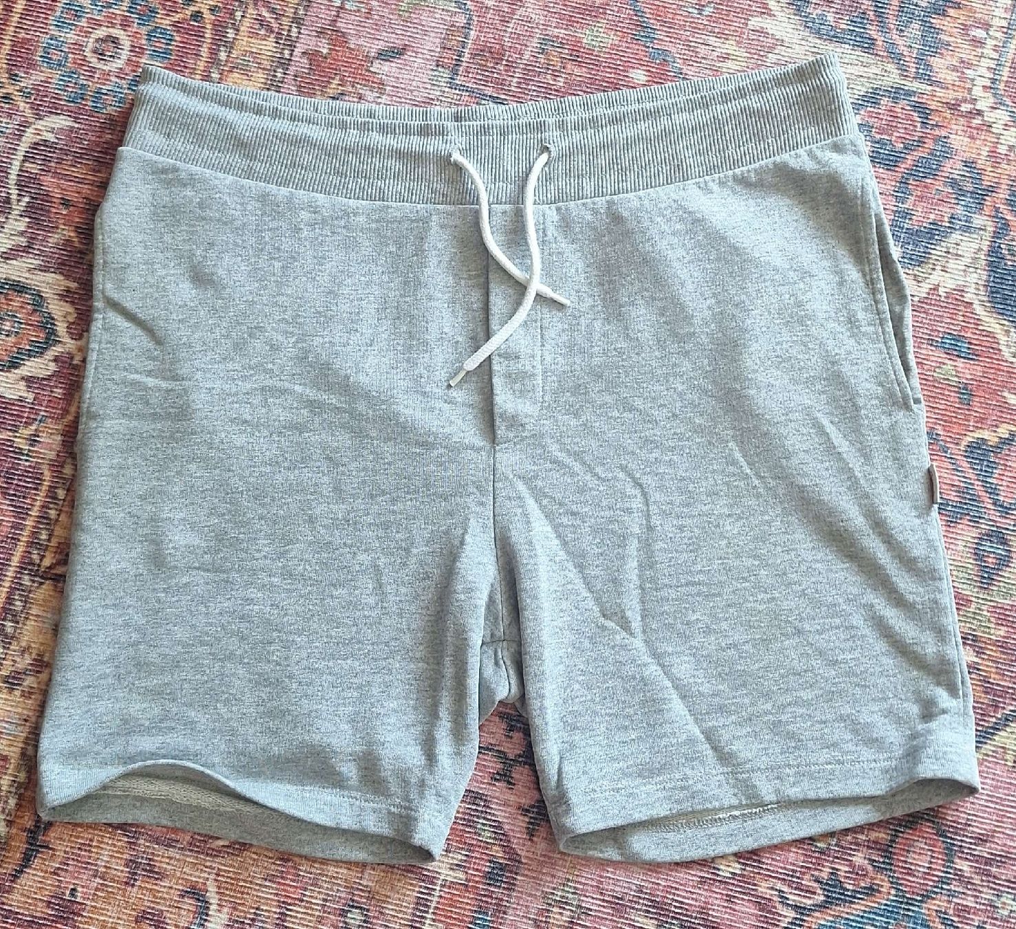 Jack & Jones Pantaloni: Graue kurze Hose – Usato da Winterthur venduto da shishibelle