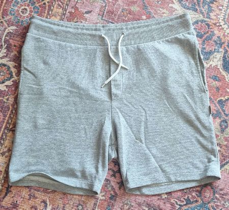 Graue kurze Hose 
