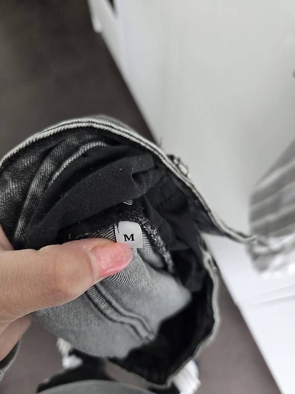 Tezenis Pantaloni: Hotpants Highwaist Tezenis – Usato da Rüfenacht BE venduto da Biancaro 1