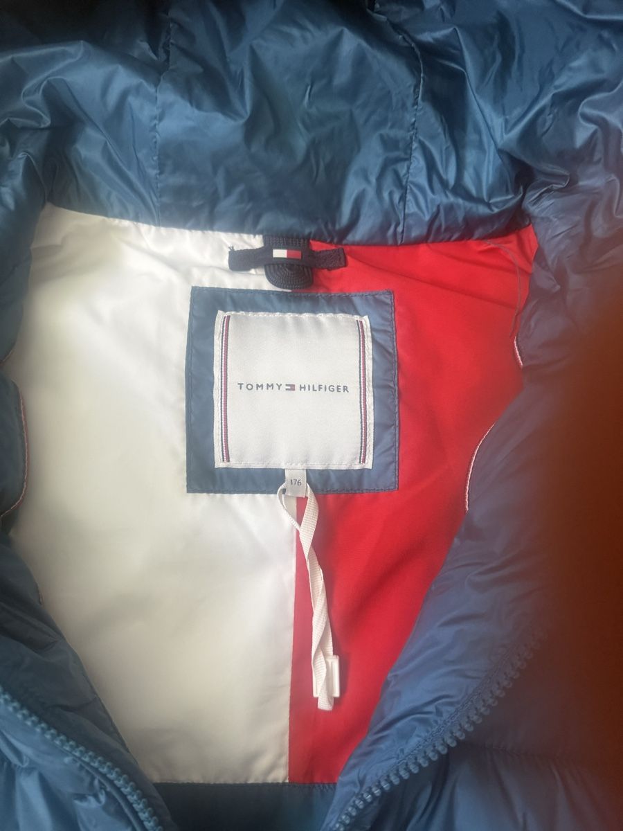Tommy Hilfiger Giacche: Tommy Hilfiger Steppjacke, blau, Grösse 176 – Usato da Thun venduto da Vesna27 2