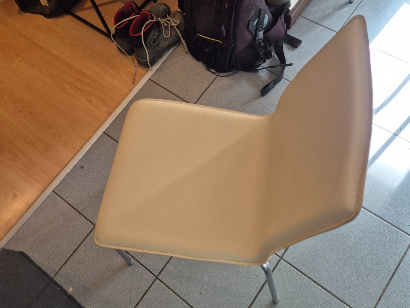 Chaises: lot de 4 chaises en plastique – D'occasion à Villeneuve VD par Floriang2 1