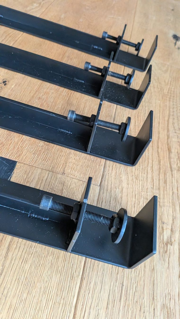 Autre mobilier: Tischbeine 4 Stk. schwarz neu – Neuf (Voir description) à Flüelen par cel_m527 2