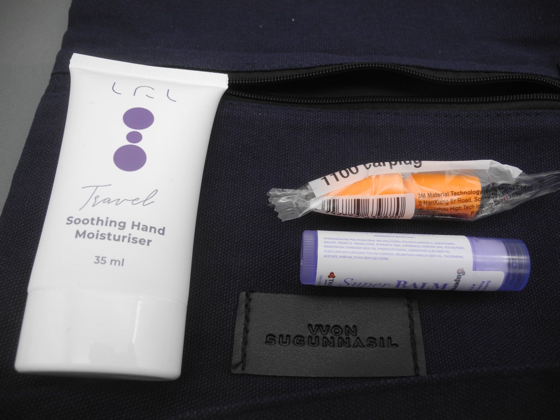 Custodie per cosmetici: Reise Necessaire / Kulturbeutel blau/weiss – Usato da Kottwil venduto da Crazyrolf 4