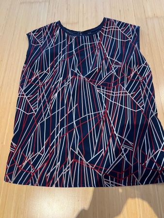 Schickes Sommer Top, Grösse M, neuwertig, dunkelblau/rot