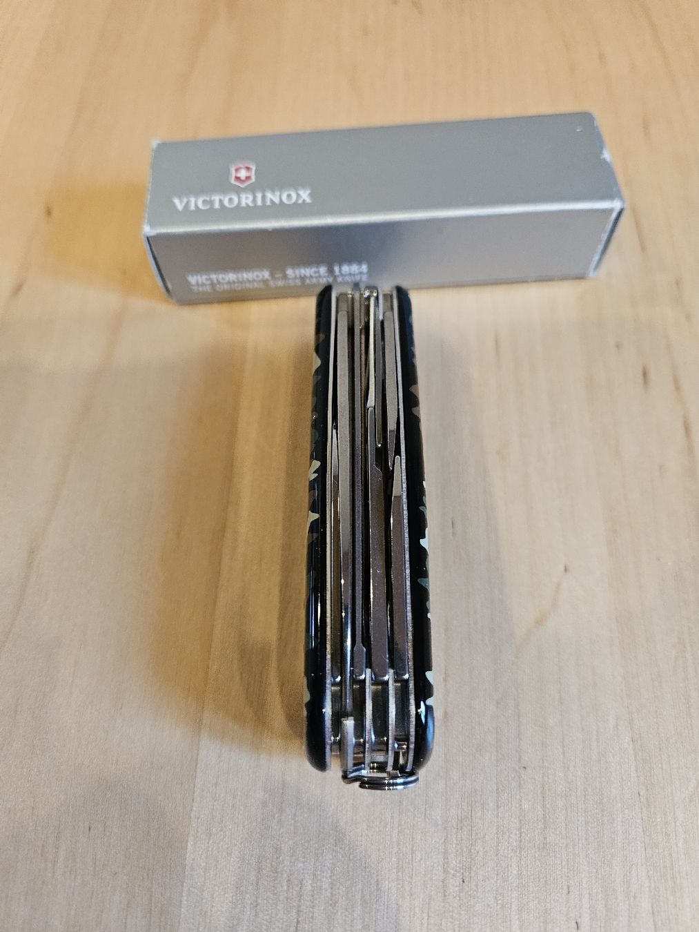 Victorinox Coltelli tascabile: Victorinox Huntsman Camouflage – Nuovo e nell'imballaggio originale da Berolle venduto da ford8830 1