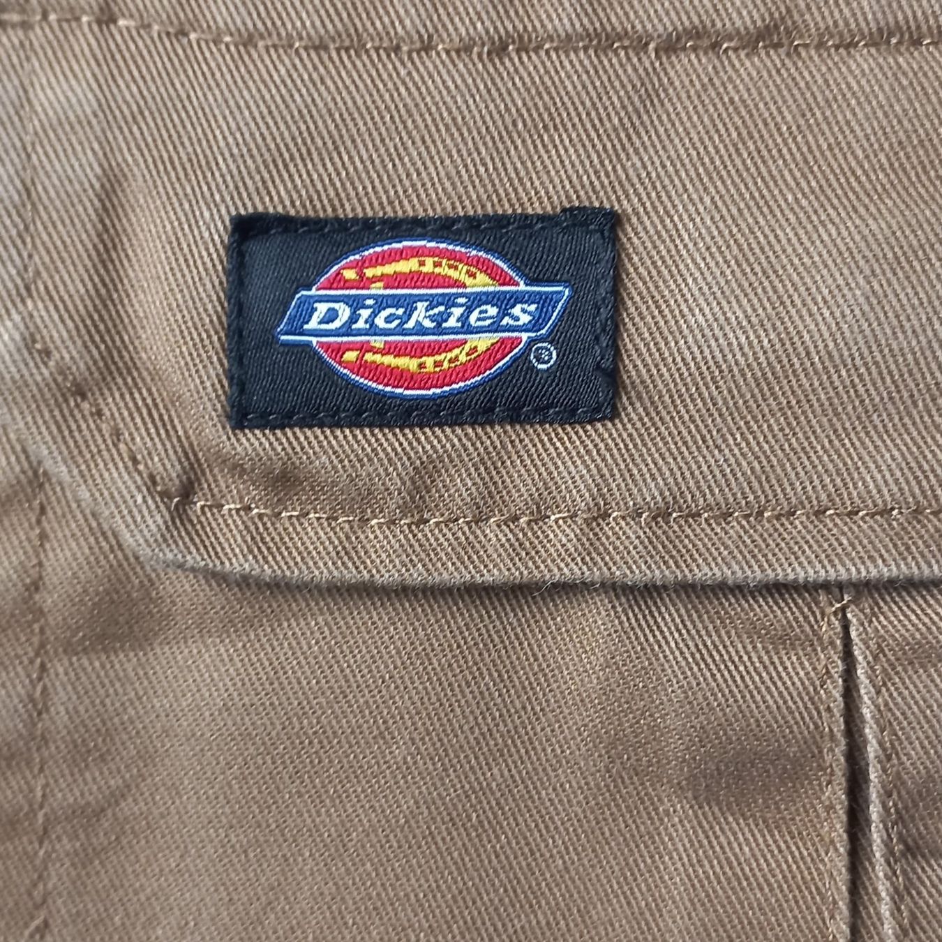 Dickies Pantaloni: Vintage Dickies Short (38US) – Nuovo (secondo la descrizione) da Chamoson venduto da Sapoloshop 2