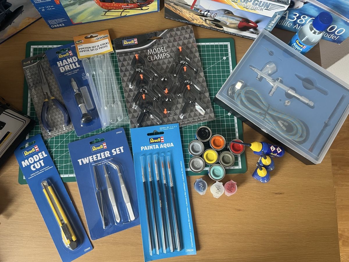 Revell Kit di modellismo & Modellini statici: Komplettes Revell Modellbau-Set – Nuovo (secondo la descrizione) da Seon venduto da andri1921 2