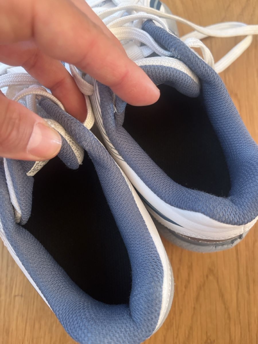 Schuhe für Jungen: Hallenschuhe asics Gr. 36 – Gebraucht aus Balmberg von Berglihof 3