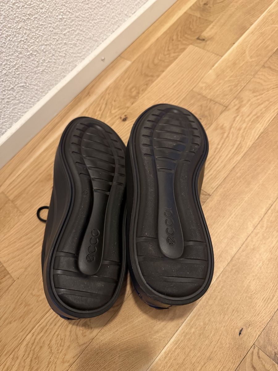 Ecco Scarpe da uomo: Ecco leather sneakers – Nuovo (secondo la descrizione) da Zug venduto da pav_q5f7 4