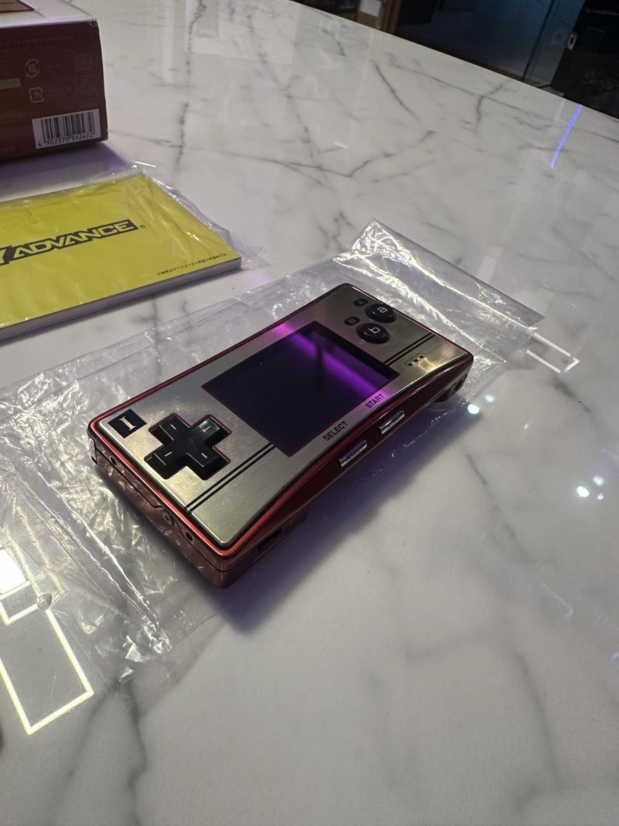 Nintendo Console: GameBoy micro super mario edition – Usato da Taverne venduto da Niko-Bellic 2