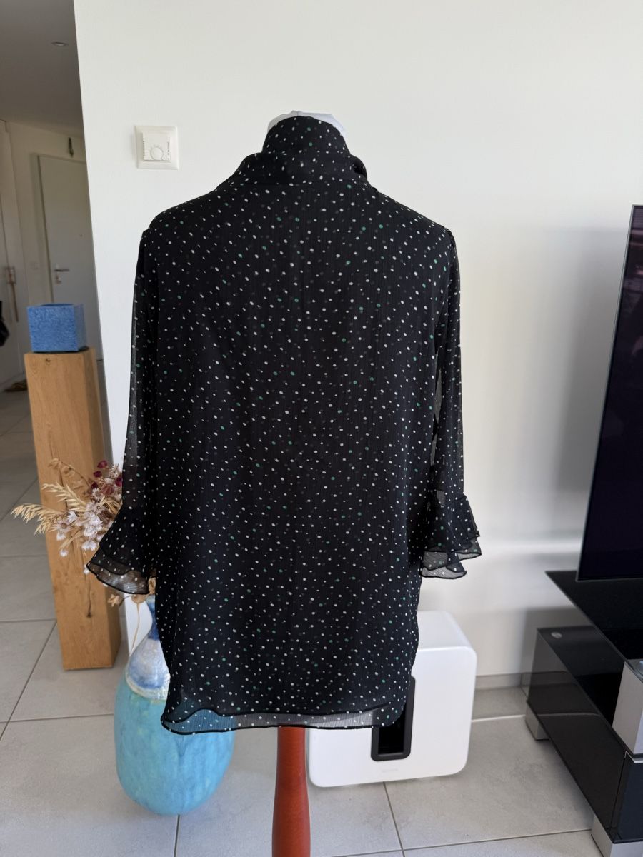 Marc Cain Chemisiers: Marc Cain Bluse schwarz gepunktet Grösse 38/40 – D'occasion à Nänikon par Monimos 2