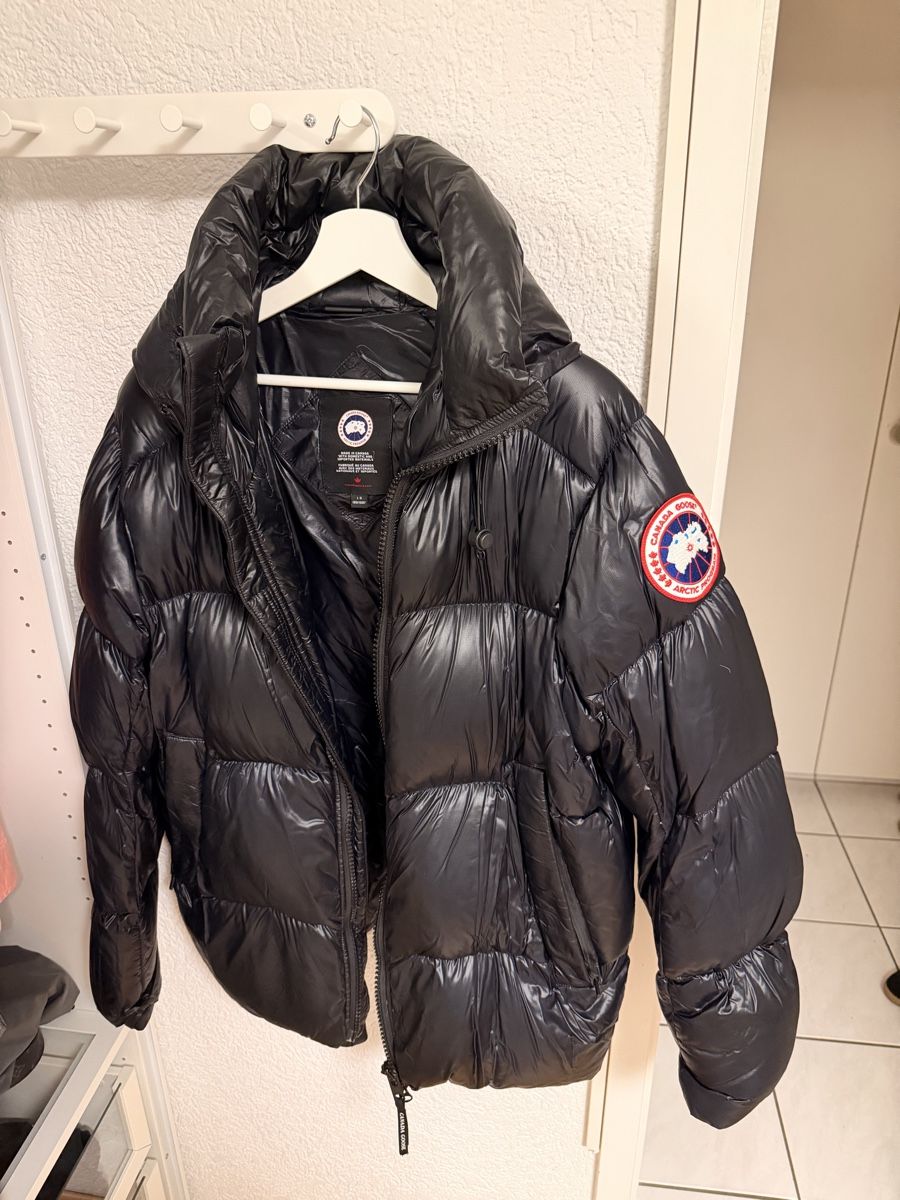 Canada Goose Vestes: Canada Goose Puffer Jacke – D'occasion à Leibstadt par EndritBatushaj
