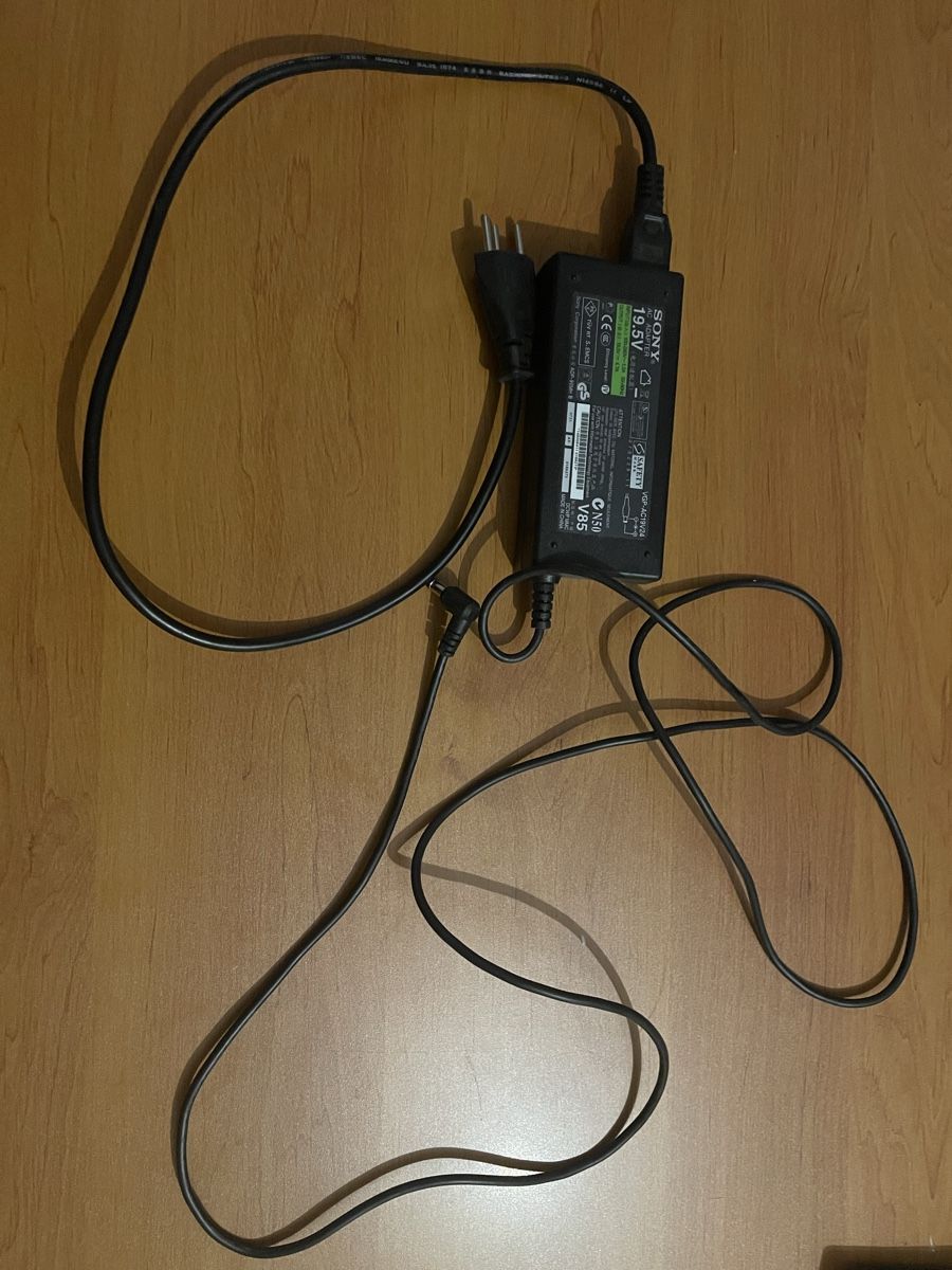 Sony Caricabatterie: Chargeur Sony – Nuovo (secondo la descrizione) da Thônex venduto da kar_kh5d 1