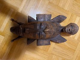Figurine africaine vintage en bois sculpté à la main.