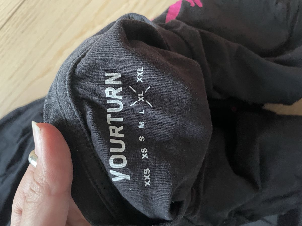 T-Shirts: graphic tee grösse XL – Gebraucht aus Uitikon Waldegg von lor_b2rv 2