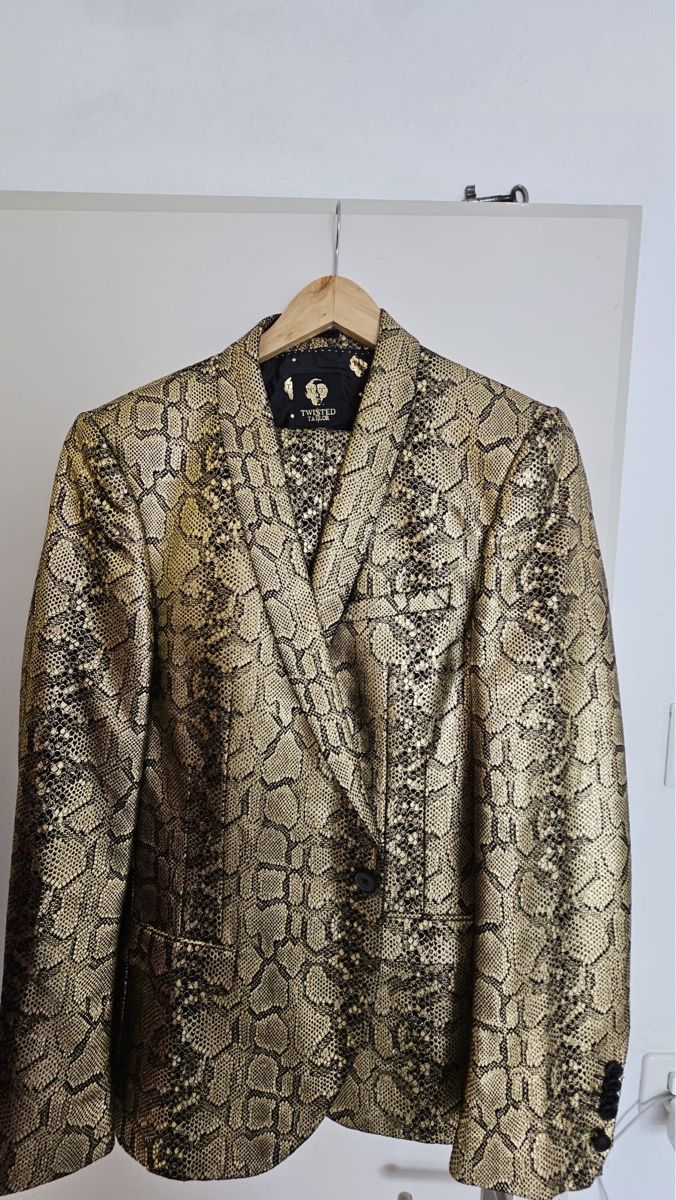 Costumes: Goldener Anzug – D'occasion à Wetzikon ZH par Fliegender_aal 1