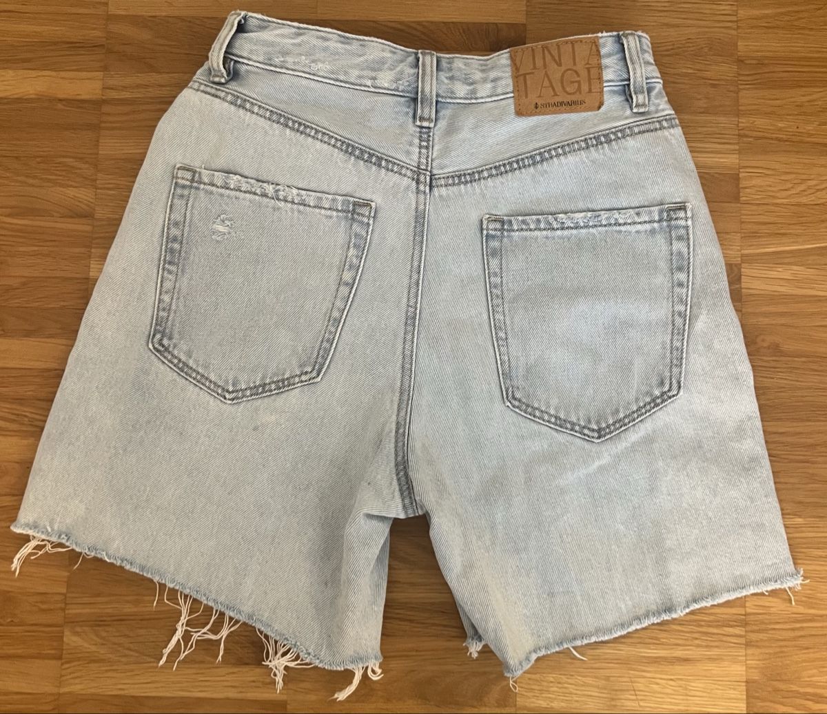 Stradivarius Jeans: Vintage Shorts – Nuovo (secondo la descrizione) da Weiach venduto da deb_7zrg 1