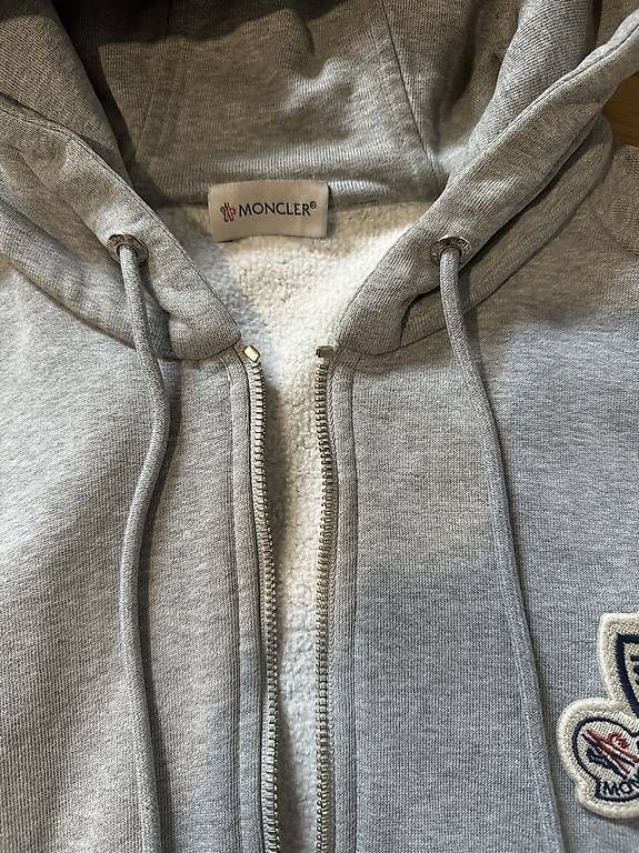 Giacche: Sweatjacke - Kapuzenjacke Grau – Usato da Veltheim AG venduto da timon19 1