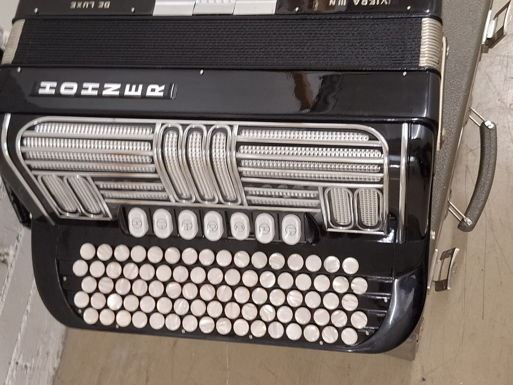 Strumenti musicali: belle chromatique a gradin – Usato da Villeneuve venduto da BibiVintage