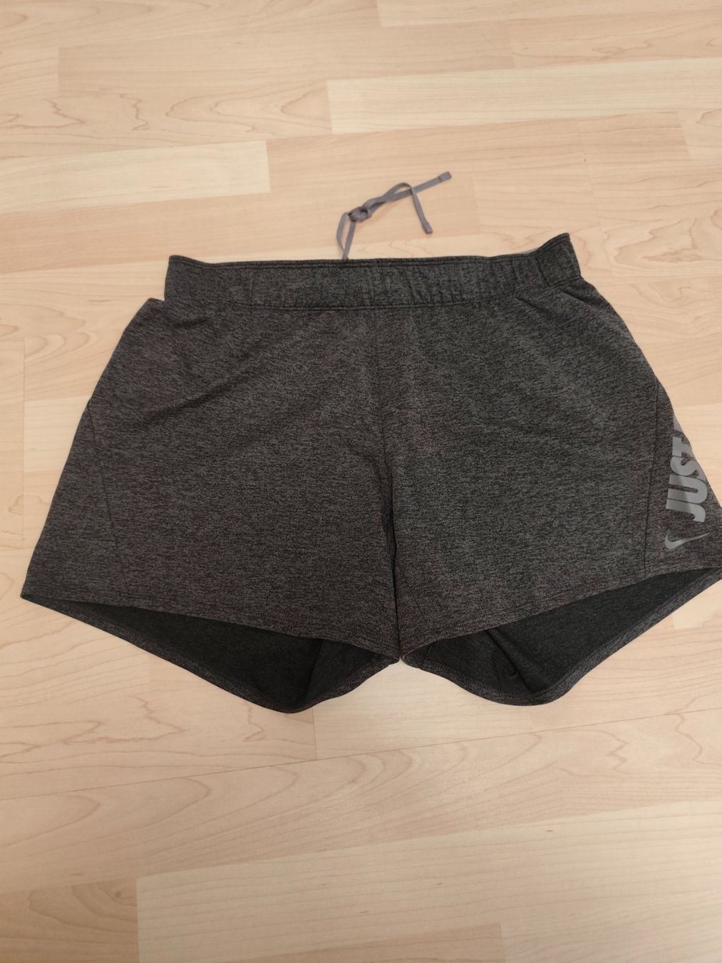 Nike Pantaloni: Nike Dri-Fit Shorts M Grau – Usato da Eschenbach LU venduto da Orchi