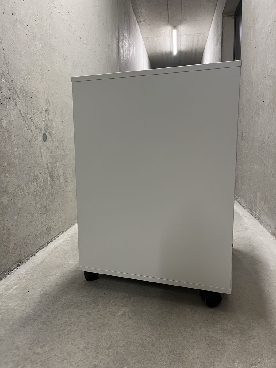 Banconi: Rollcontainer weiss mit Ablagen – Usato da Langenthal venduto da 123. 3
