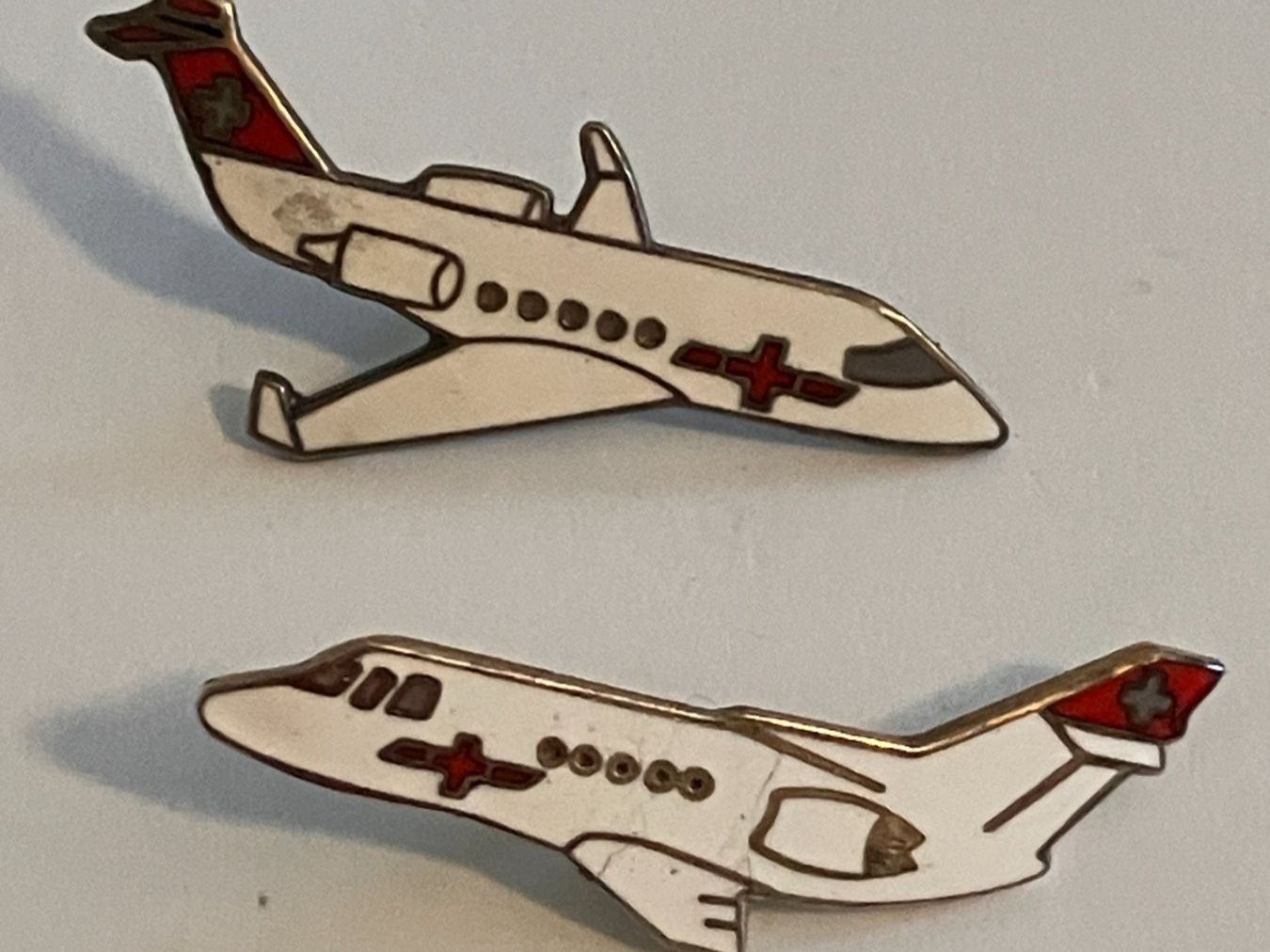 Placchette & Badge: 2 Pin Rega Flugzeug – Usato da Basel venduto da djwwpp
