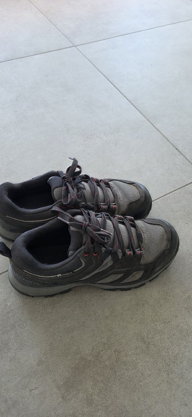 Scarpe per ragazzi: Schuhe Größe 37 wasserfest – Usato da Hausen am Albis venduto da Bruceundnemo 1