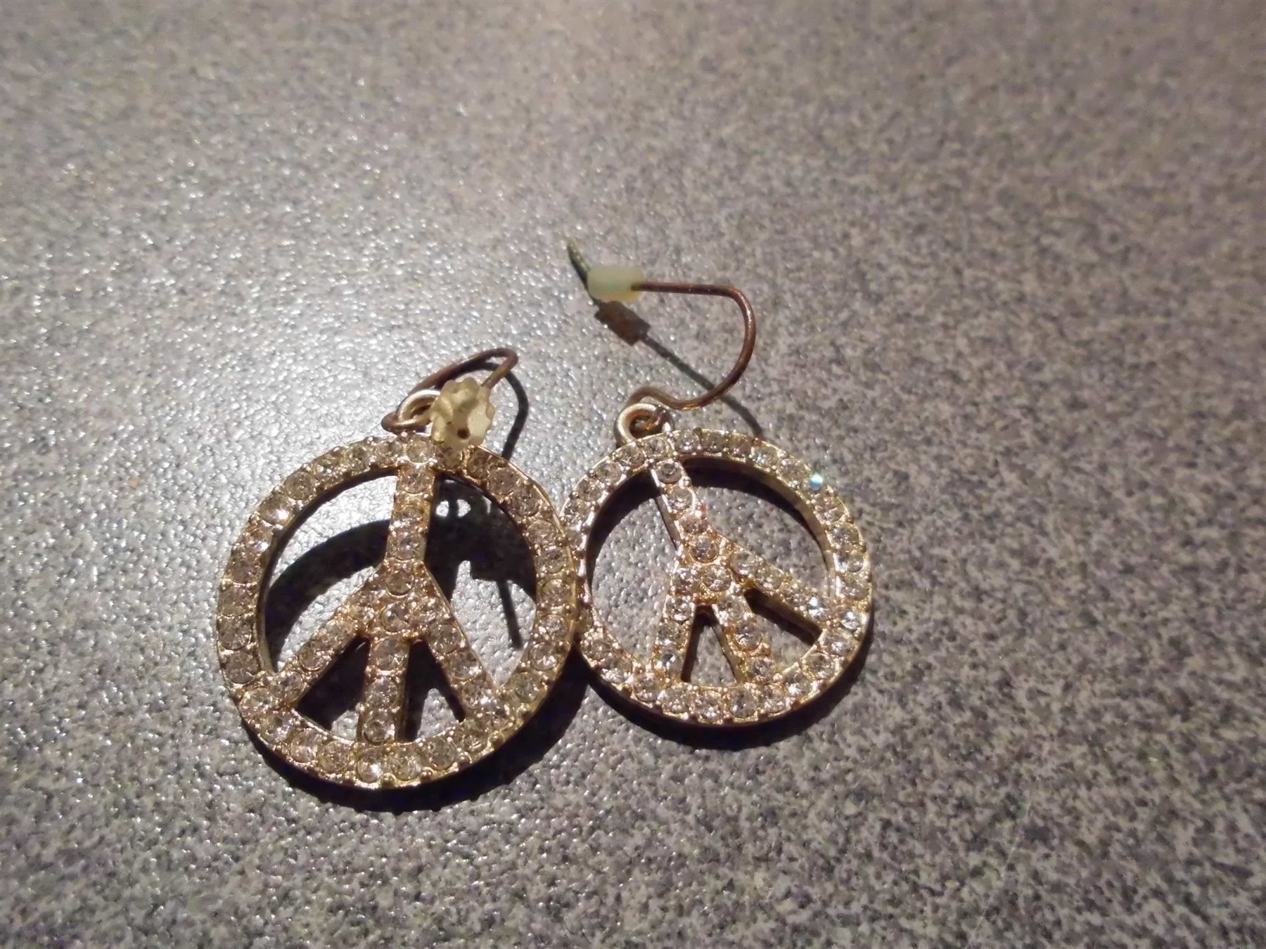 Ohrringe & -stecker: Ohrhänger goldfarbig/Glitzer – Neu und originalverpackt aus Zürich von abraxas1291
