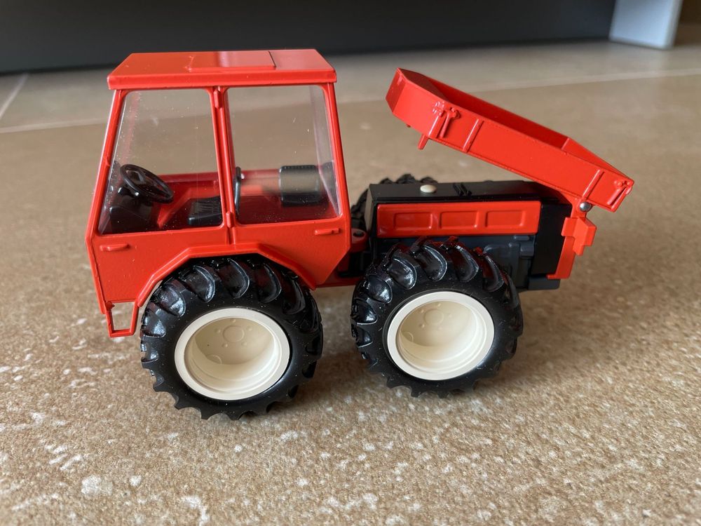 Tracteur Case IH 1394 2WD Rouge à l'échelle 1:32 Universal Hobbies UH6471 - UNIVERSAL HOBBIES