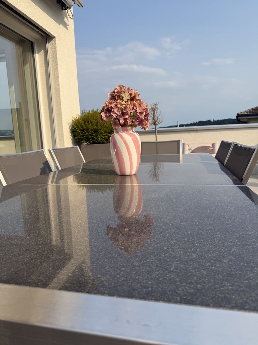Tische: Granit Gartentisch mit 8 Stühlen - Top Zustand – Gebraucht aus Niederwil AG von mar_s9sz 2