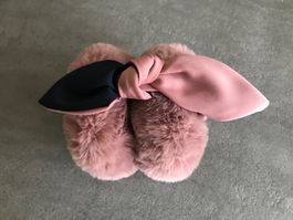 Cache-oreilles (vieux rose) avec nœud