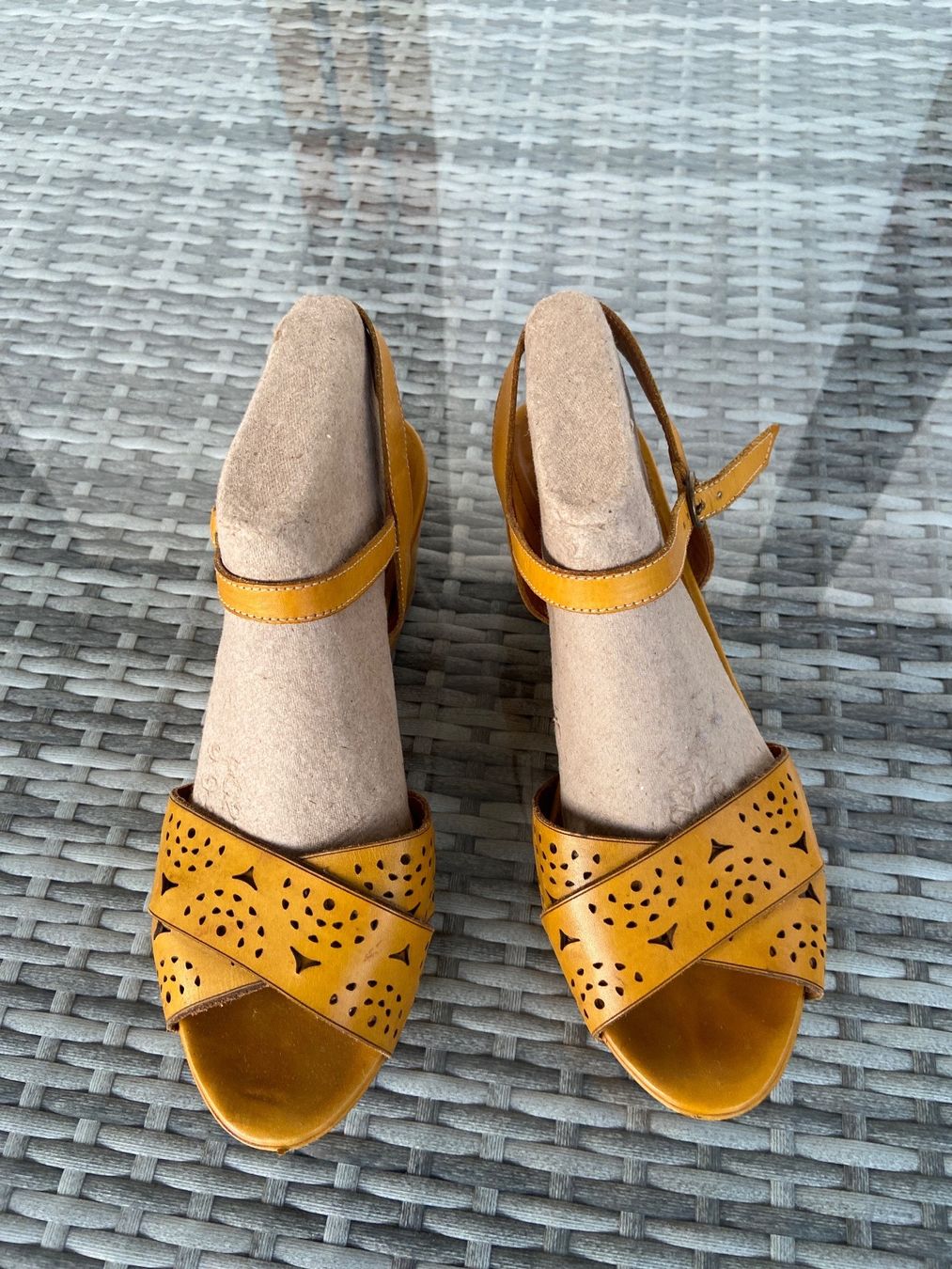 Scarpe da donna: Emporio Sandalen Echtleder Gr.41 Curry – Usato da Klingnau venduto da jazz065 2