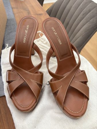 Sergio Rossi Brown Leather Heels - Size 38 1/2- Chic!