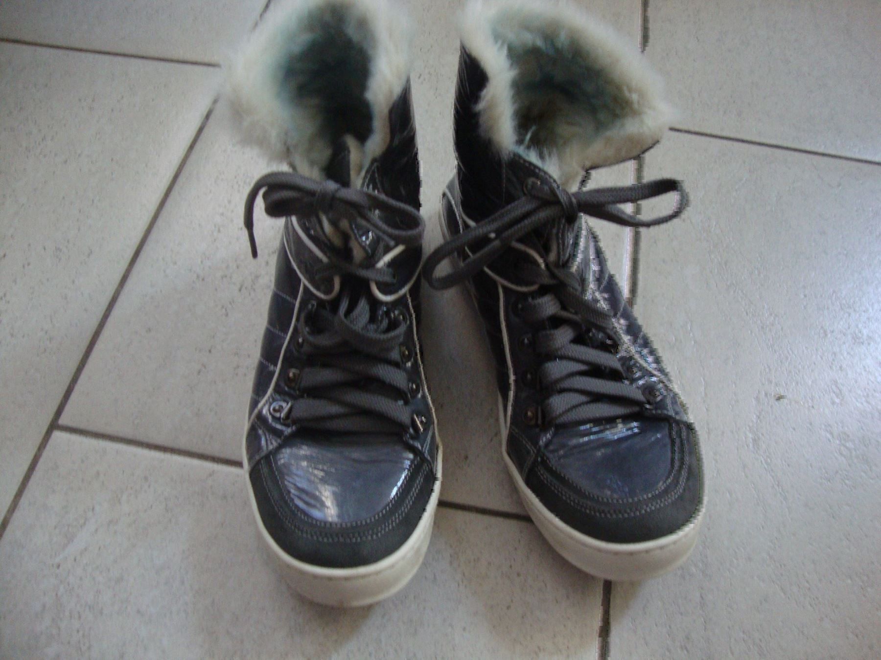 Damenschuhe: WALK SAFARI SNEAKERS GR.39 – Gebraucht aus Rotkreuz von Samballi