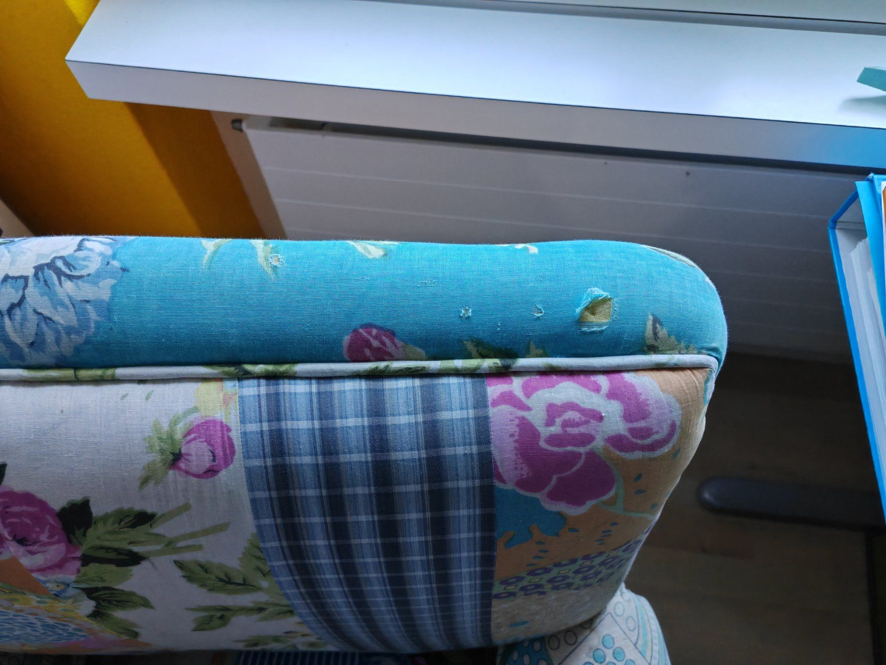 Poltrone: Sessel im Patchwork-Design bunt mit floralen Mustern – Usato da Dintikon venduto da Omorger 3