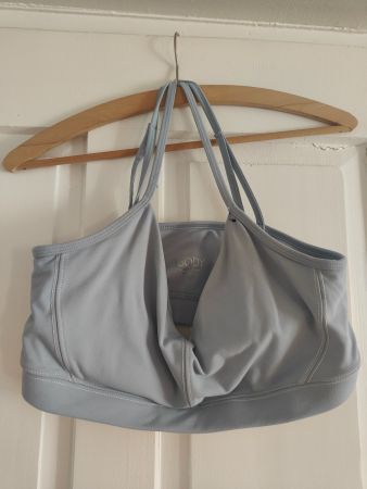 Hellblauer Sport-BH