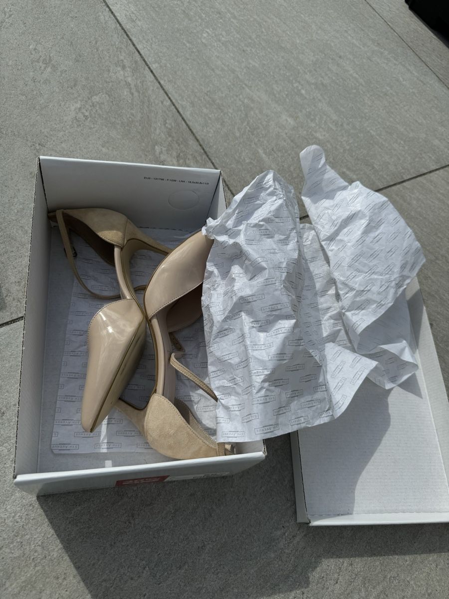 Chaussures femmes: Escarpins beiges taille 37 – D'occasion à Gland par cam_5z9v 1