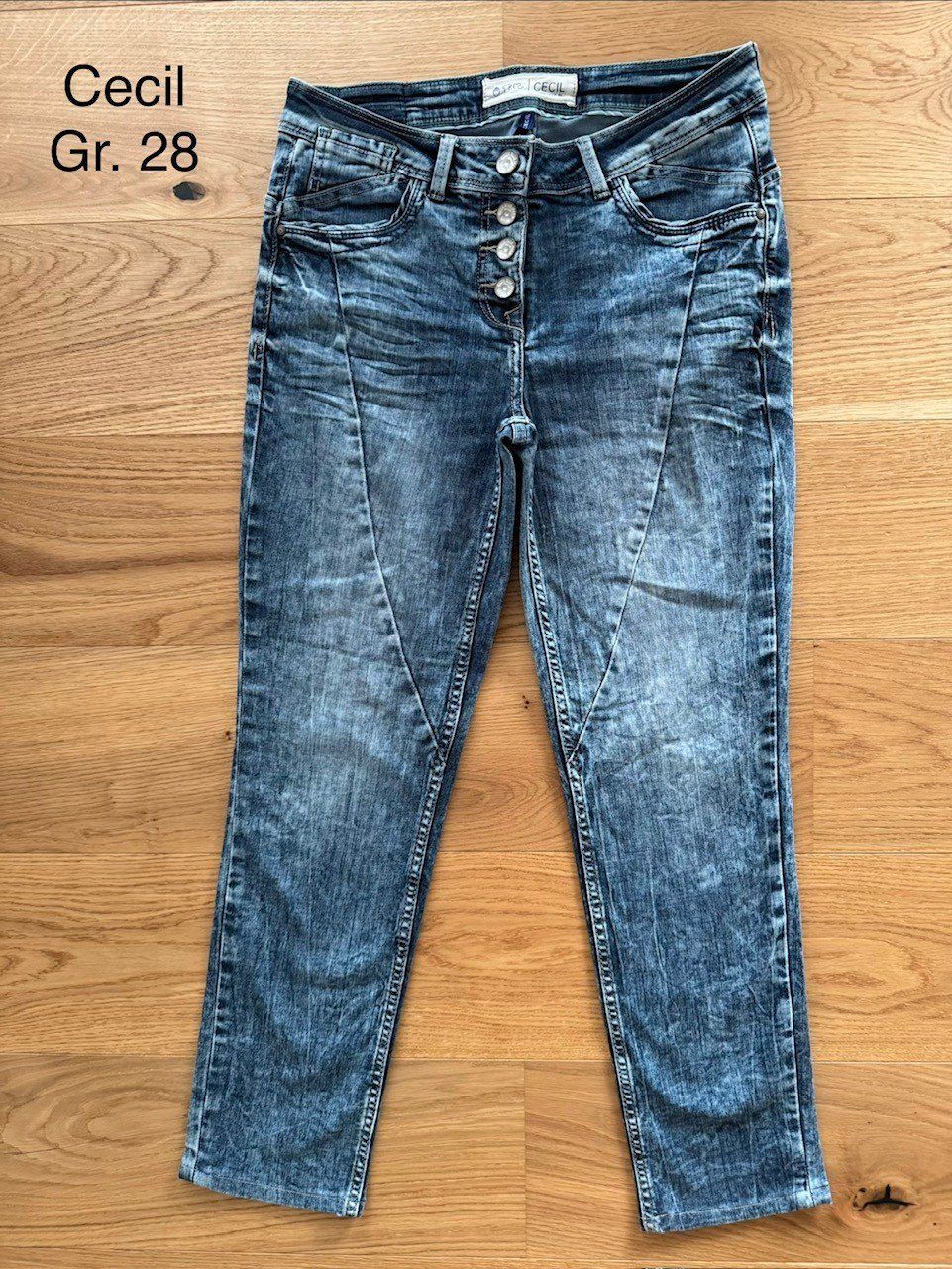 Cecil Jeans: lässige Jeans Cecil Gr. 28 – Nuovo (secondo la descrizione) da Kleindöttingen venduto da CorinaCoco