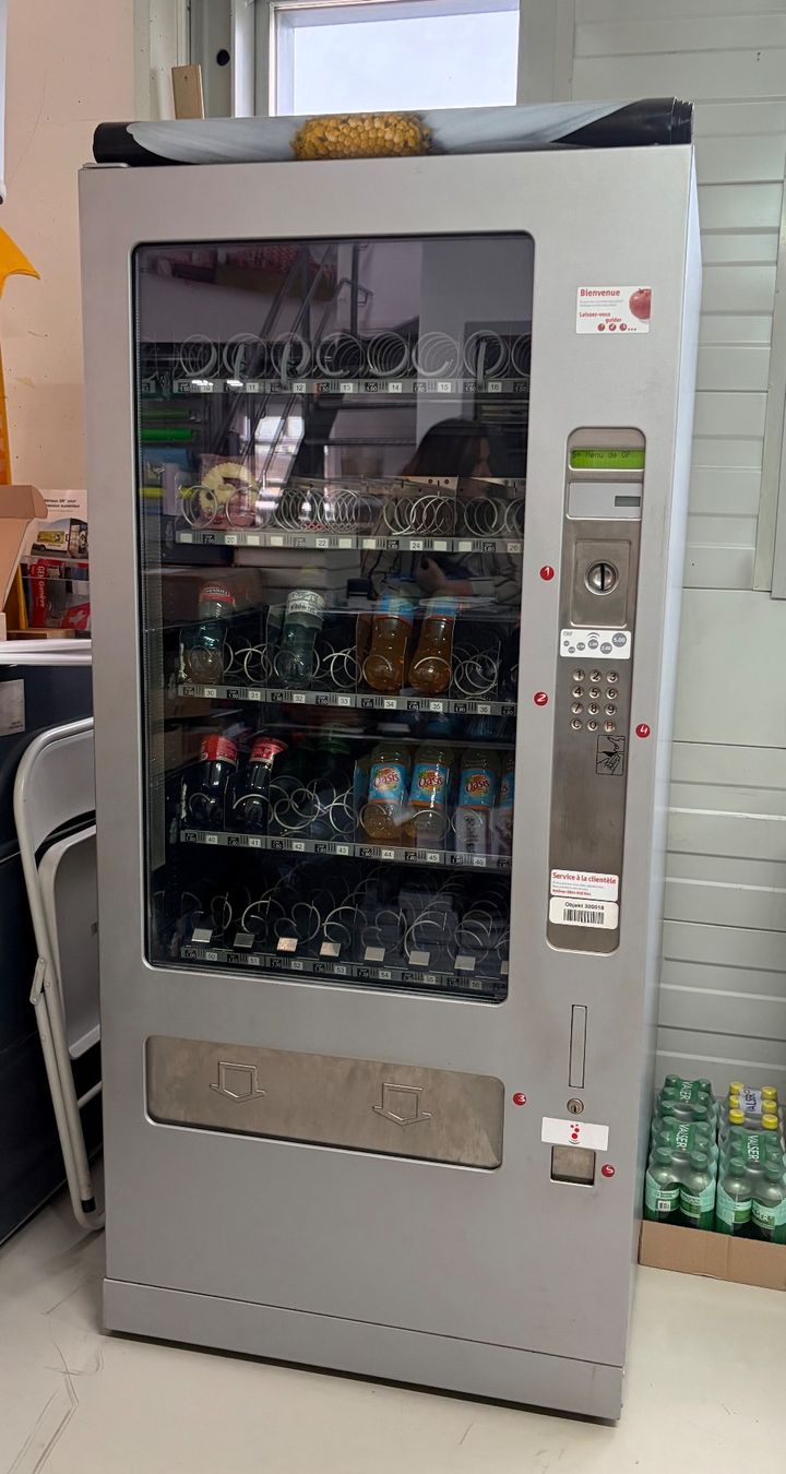 Sonstiges für die Gastronomie & Hotel: Distributeur réfrigérées  pro. NECTA boissons et Snack – Gebraucht aus Aïre von fwa_6vtj