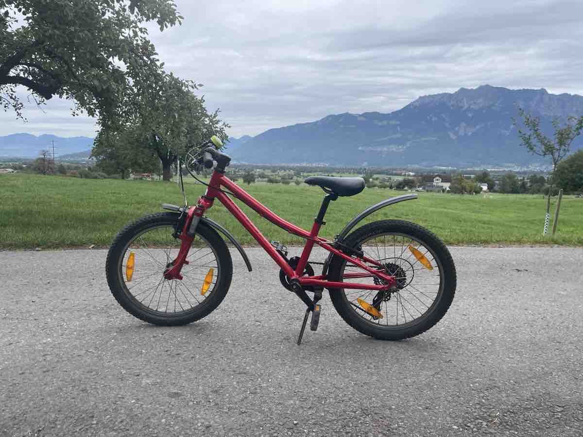 Velos: Kindervelo rot 20 Zoll – Gebraucht aus Grabs von Saskia033