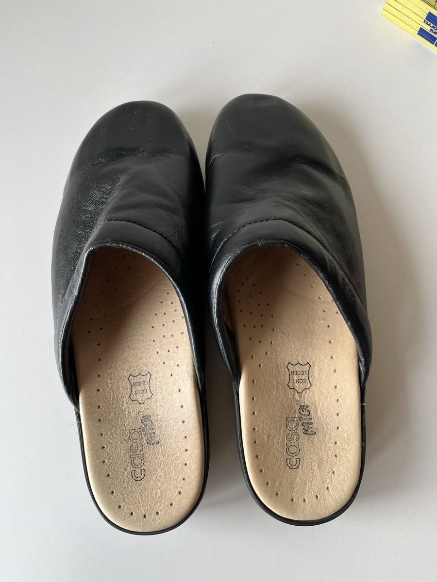 Scarpe da uomo: Hausschuhe aus Leder Grösse 44 – Usato da Ins venduto da Baj