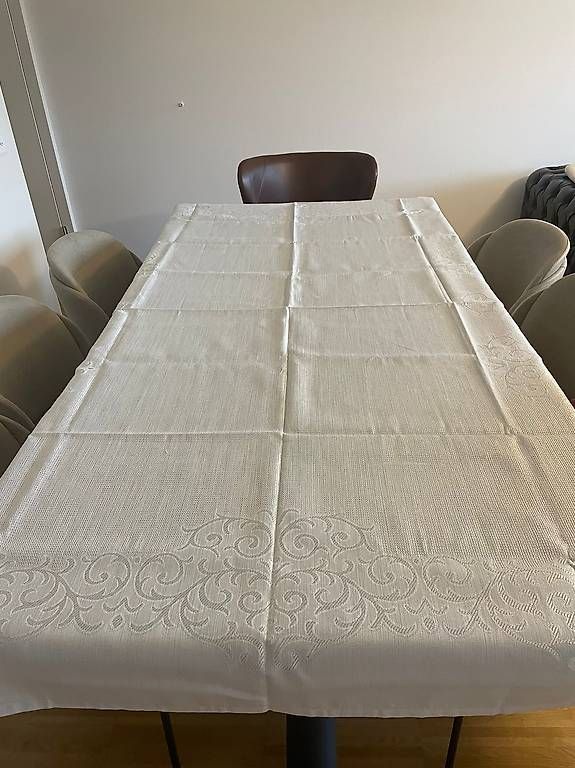 Decken: Tischdecke 220x160cm Silver – Gebraucht aus Solothurn von ers_t6vr