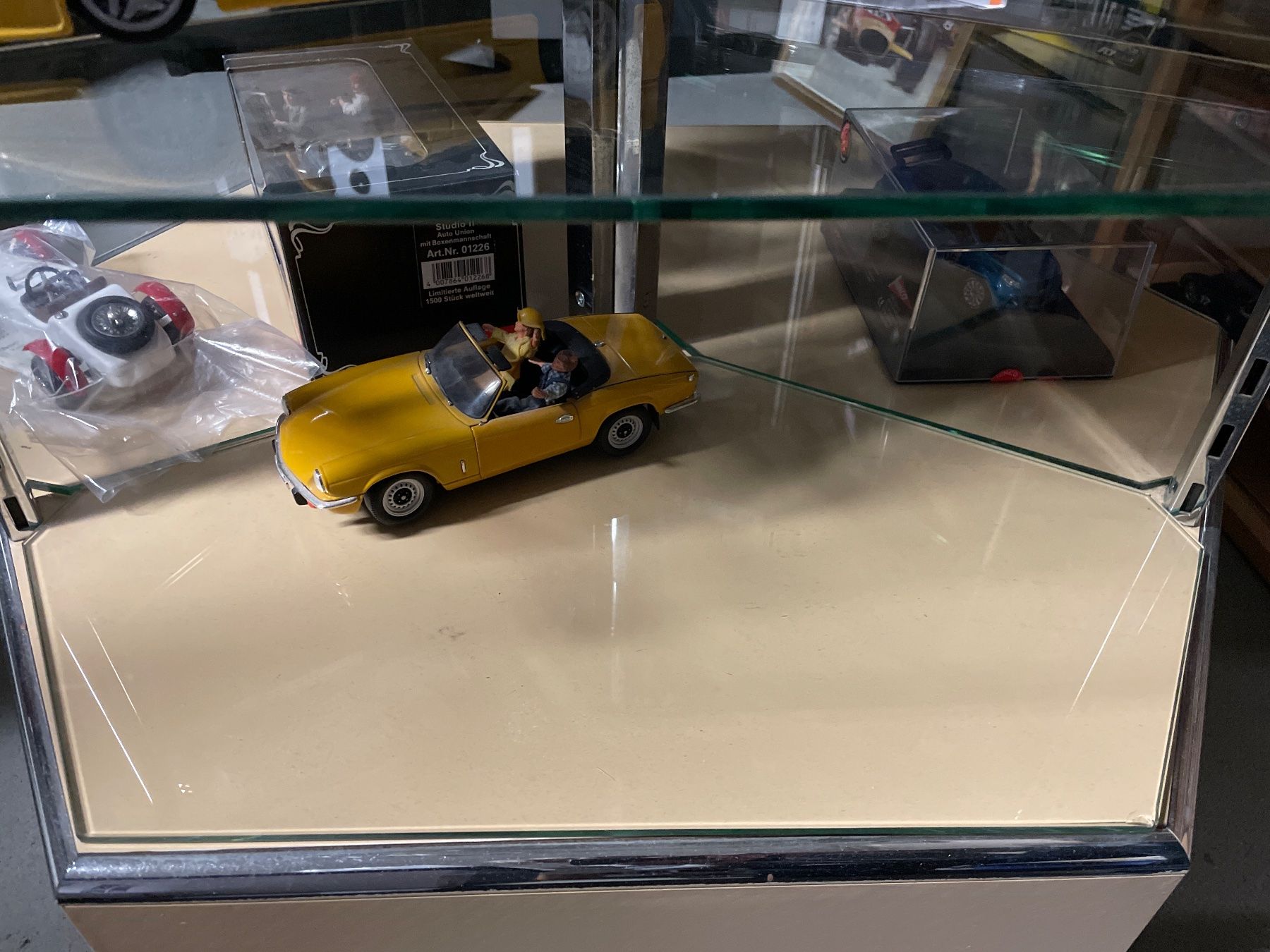 Modellini d'auto: Ausstell - Vitrine 5 Eckige – Usato da Wohlen AG venduto da NincoA-Z 6