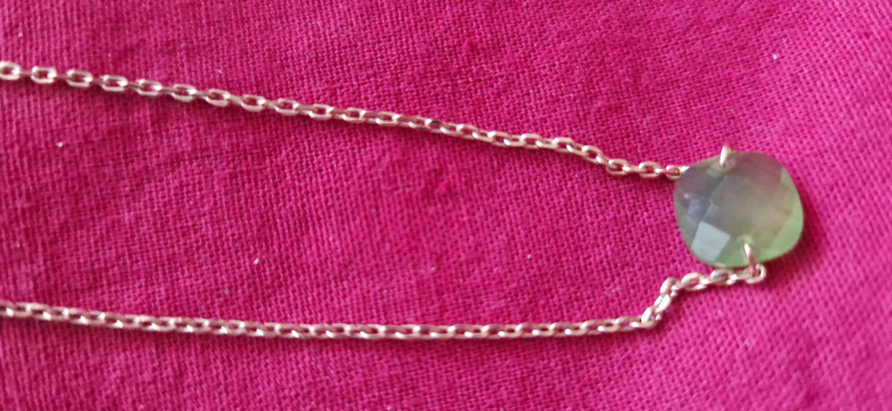 Catenine: Collier en métal doré et avec pendentif vert biseauté – Usato da Münchenbuchsee venduto da capa2014 3